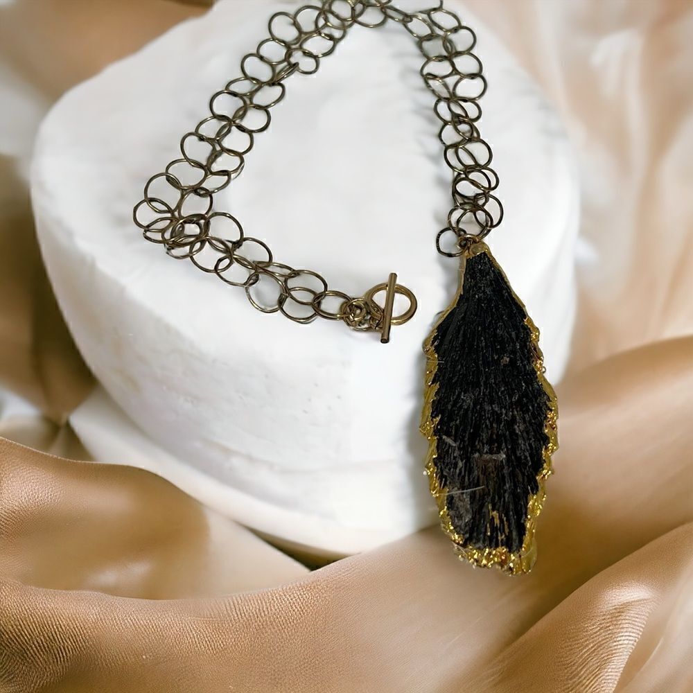 Boho Black Stone Gold Plated Artisan Feather/Arrowhead Necklace‎
